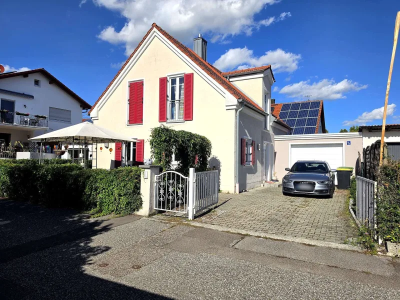 Freistehendes Einfamilienhaus mit Garten, Terrassen und Garage in Wolnzach